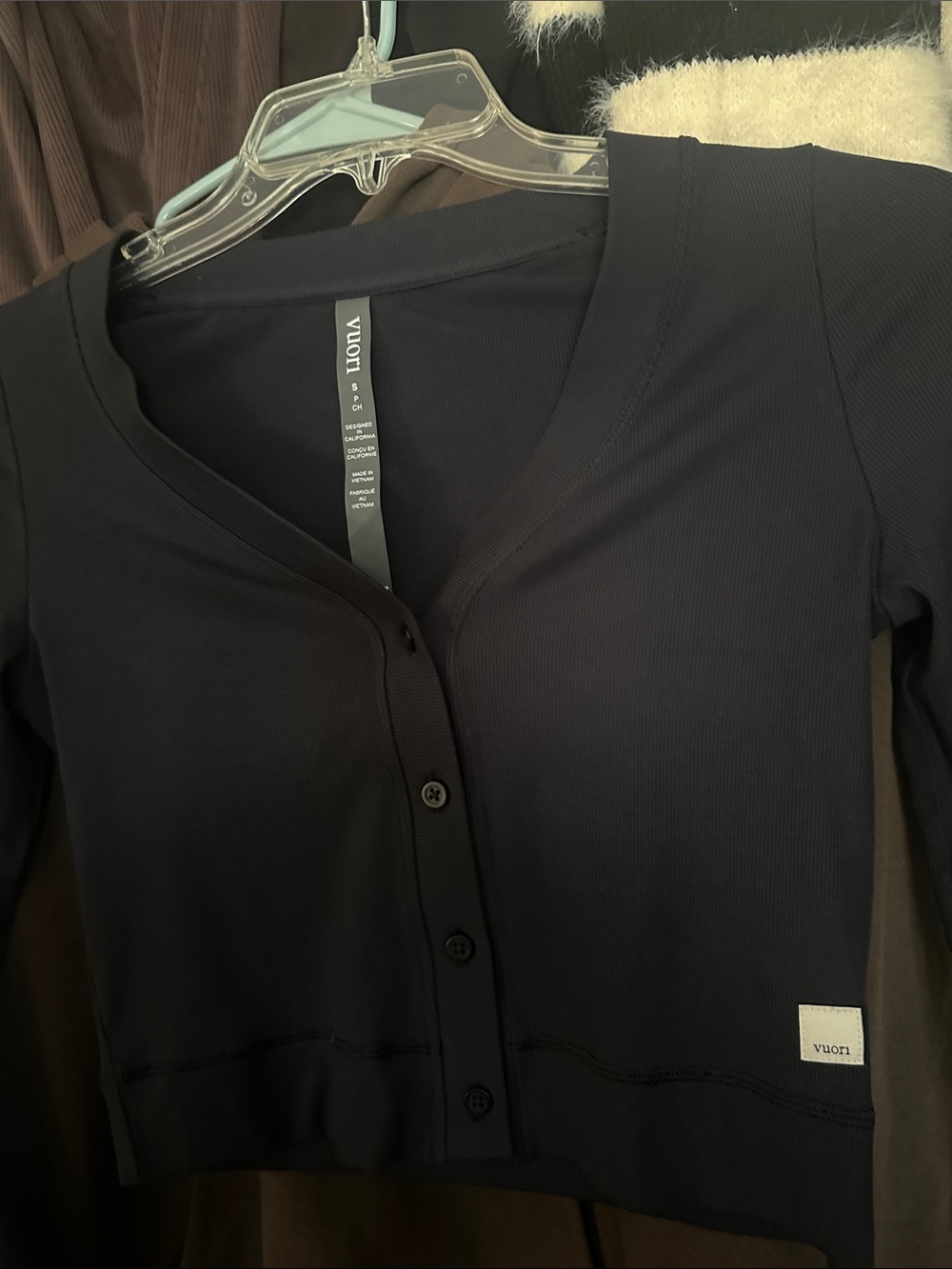 Vuori Black Cropped V-Neck Button Cardigan Sweater New Size Small - Picture 8 of 8